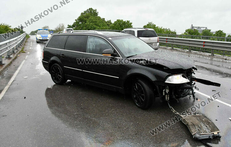 Фолксваген катастрофира на изхода на Хасково