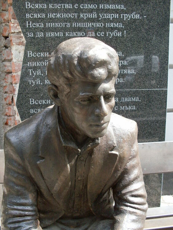 Любовната лирика на Пеньо Пенев оживява в изложбата &bdquo;Обич и сурова нежност&ldquo;