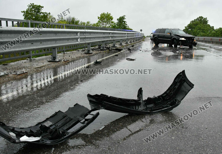 Фолксваген катастрофира на изхода на Хасково