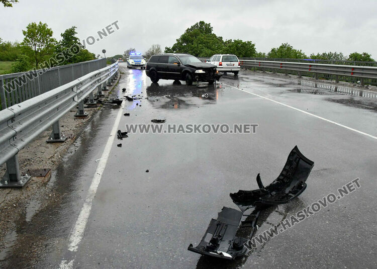 Фолксваген катастрофира на изхода на Хасково