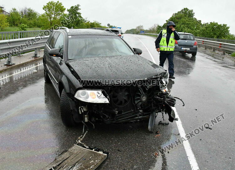 Фолксваген катастрофира на изхода на Хасково