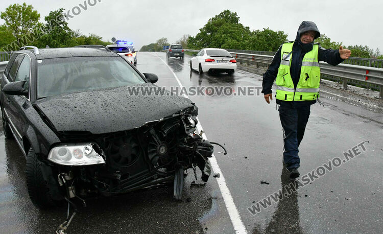 Фолксваген катастрофира на изхода на Хасково