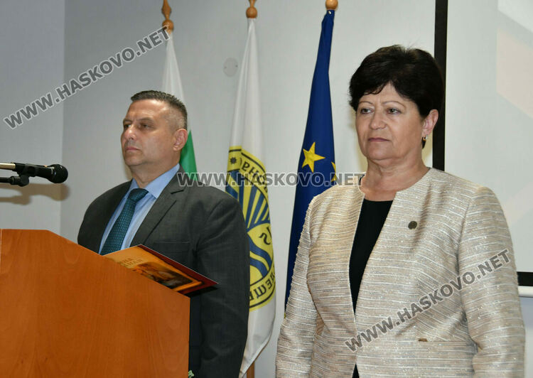 Торта с дължина от 8.31 метра и Почетен знак за Божидар Саръбоюков