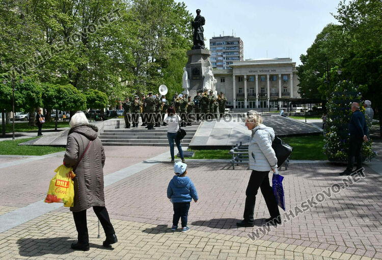 Ученици видяха освобождаване на заложник и ръкопашни схватки