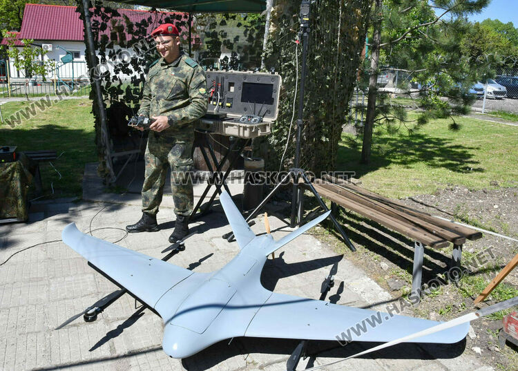 Ученици видяха освобождаване на заложник и ръкопашни схватки