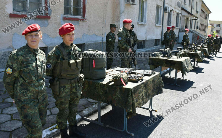 Ученици видяха освобождаване на заложник и ръкопашни схватки