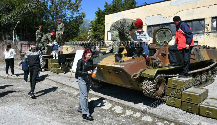Ученици видяха освобождаване на заложник и ръкопашни схватки