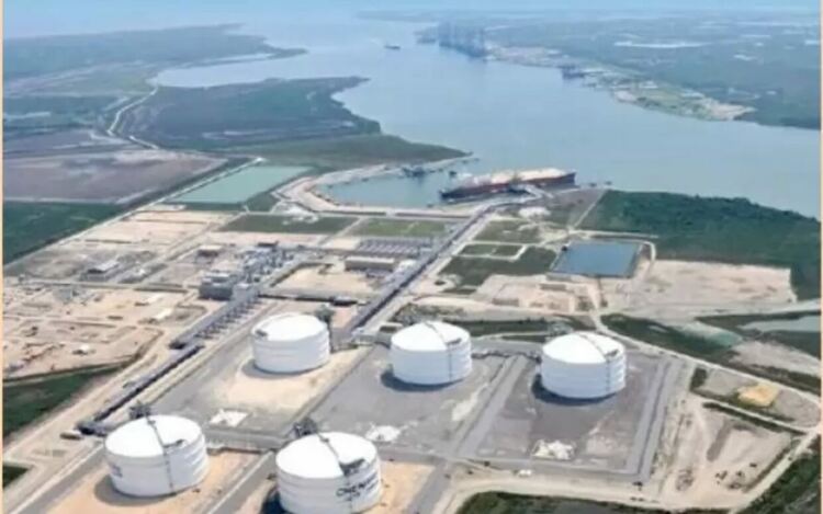 Това е  Sabine Pass - огромен терминал в южен Тексас, близо до границата с Мексико, важна точка за експорт на ВПГ.