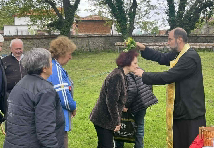 В с. Мандра честваха празника Боже име