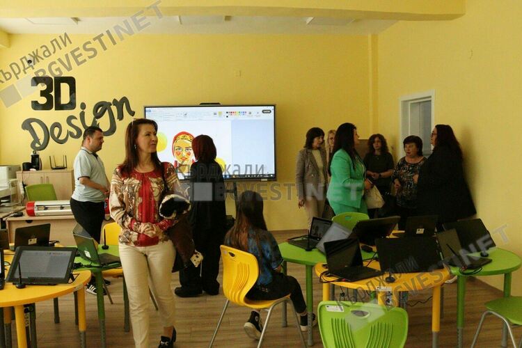 Училище на бъдещето: СУ &bdquo;Владимир Димитров &ndash; Майстора&ldquo; откри модерни STEM кабинети и звукозаписно студио  