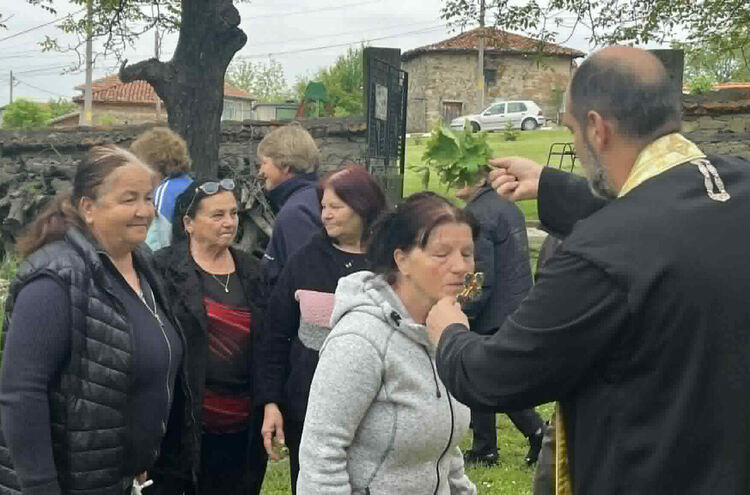 В с. Мандра честваха празника Боже име