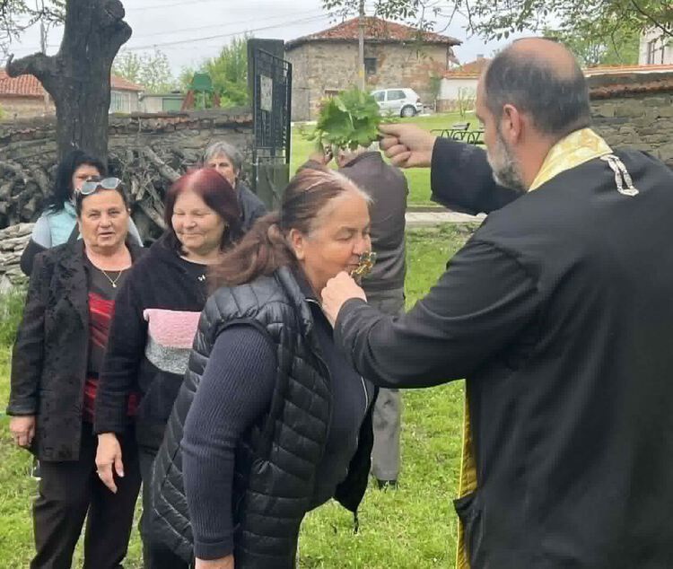 В с. Мандра честваха празника Боже име