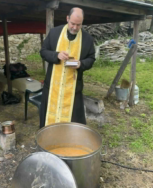 В с. Мандра честваха празника Боже име