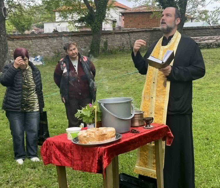 В с. Мандра честваха празника Боже име