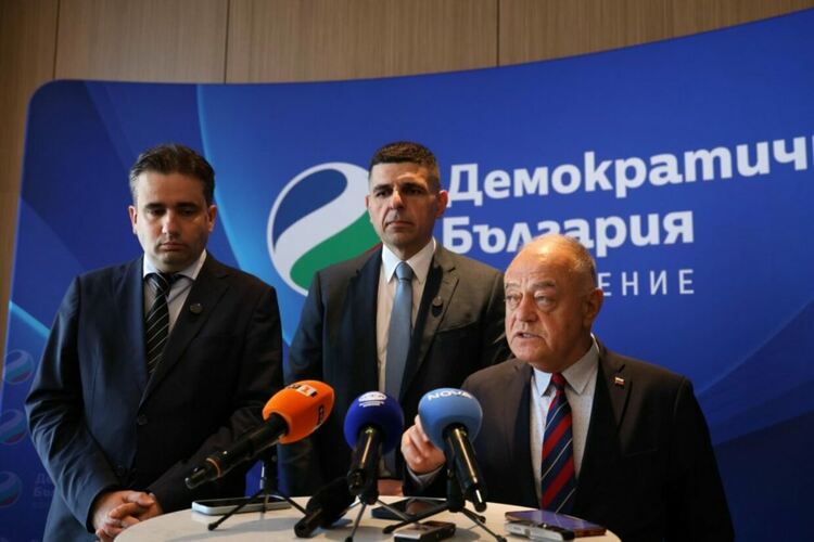 &bdquo;Демократична България&ldquo;: Вчера се появи &bdquo;българският Дугин&ldquo; и ни каза, че сме с отпаднала необходимост