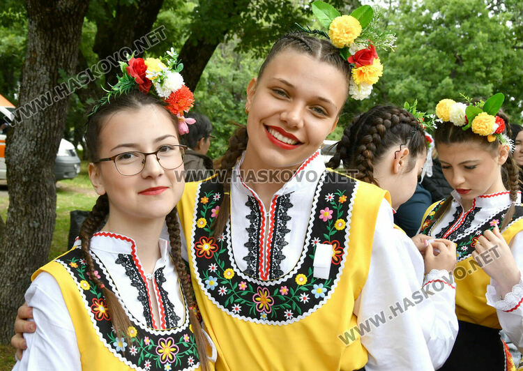 Ревю на носии и кулинарна изненада в богатата програма на &bdquo;Китна Тракия пее и танцува&ldquo;