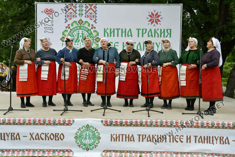 Ревю на носии и кулинарна изненада в богатата програма на &bdquo;Китна Тракия пее и танцува&ldquo;