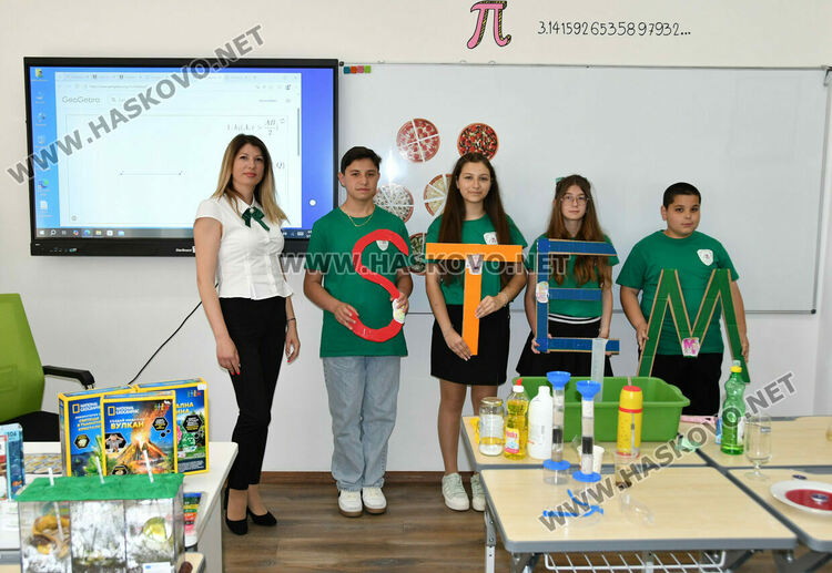 Слонска паста за зъби и излюпени пиленца в новите STEM кабинети на патронния празник на училището в Конуш
