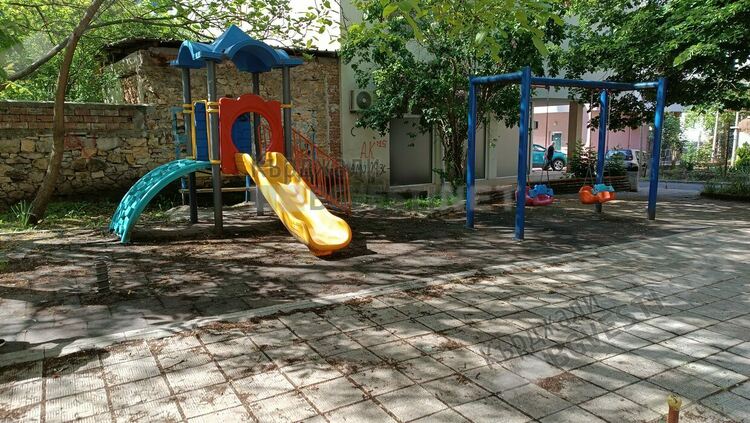 Мръсотия зад Червения кръст в Кърджали,две фирми не могат да се разберат как да чистят