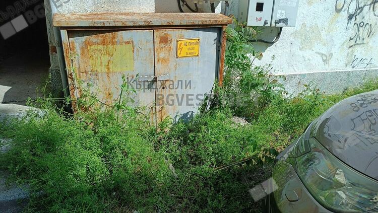 Мръсотия зад Червения кръст в Кърджали,две фирми не могат да се разберат как да чистят