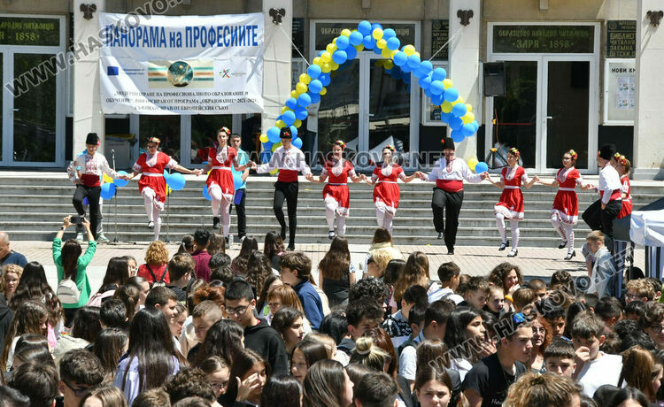 Панорама на професиите в Хасково помага на седмокласниците да направят своя информиран избор