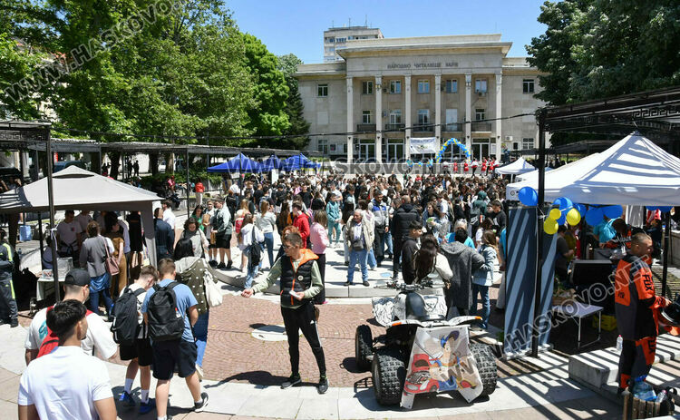 Панорама на професиите в Хасково помага на седмокласниците да направят своя информиран избор