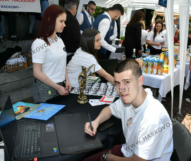 Панорама на професиите в Хасково помага на седмокласниците да направят своя информиран избор
