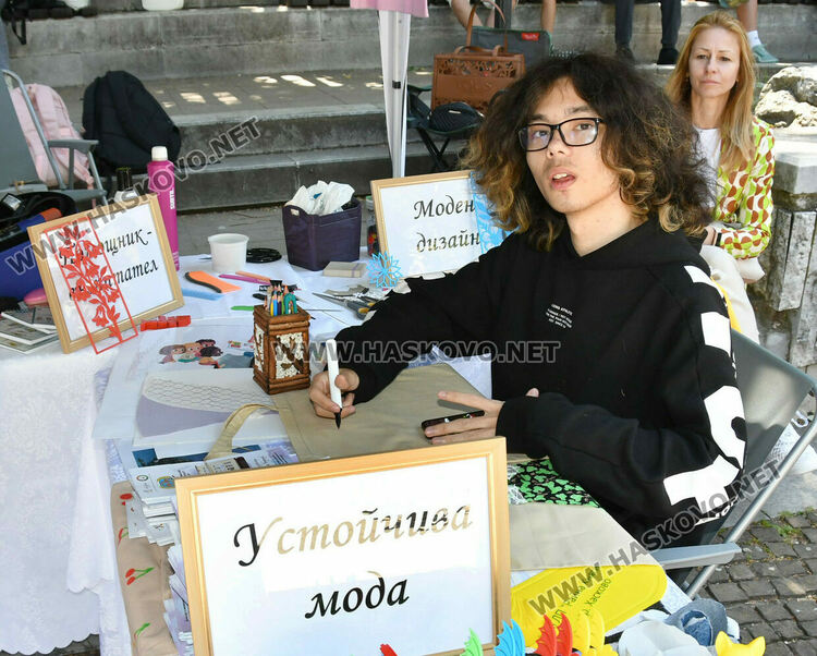Панорама на професиите в Хасково помага на седмокласниците да направят своя информиран избор