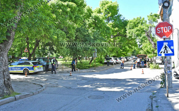 Кола излетя на тротоар и се заби в дърво при катастрофа край &bdquo;Буркана&ldquo;