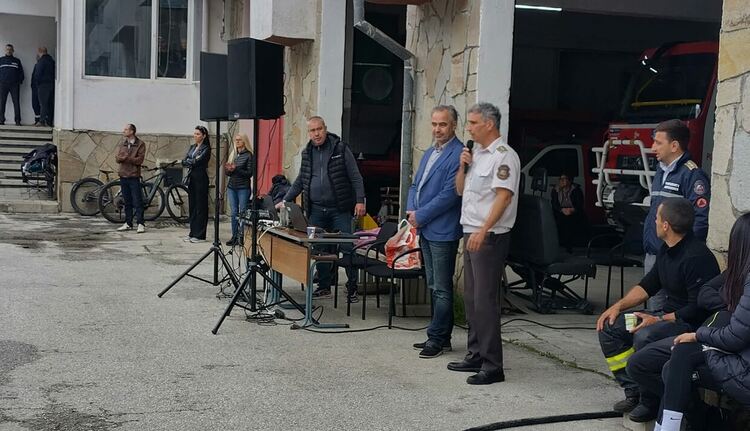 СУ &bdquo;Отец Паисий&ldquo; спечели състезанието &bdquo;Млад огнеборец&ldquo; в Смолян