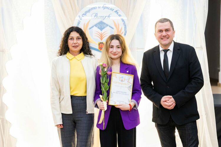 И тази година по традиция кметът на община Перник Станислав Владимиров се срещна с най-изявените абитуриенти от пернишките училища