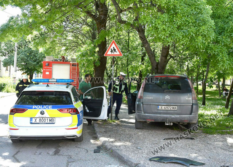 Кола излетя на тротоар и се заби в дърво при катастрофа край &bdquo;Буркана&ldquo;
