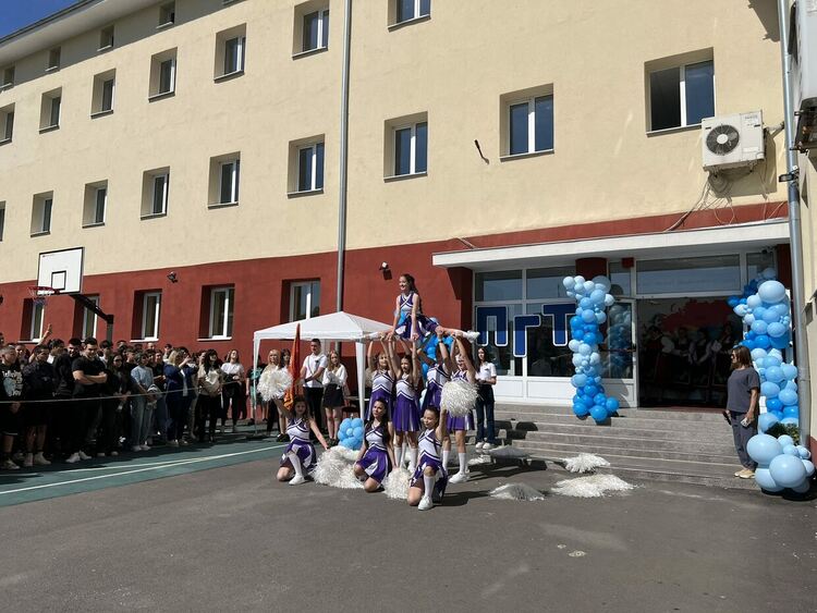 Гимназията по туризъм изпрати Випуск 2026 с емоционално тържество и красив символичен жест
