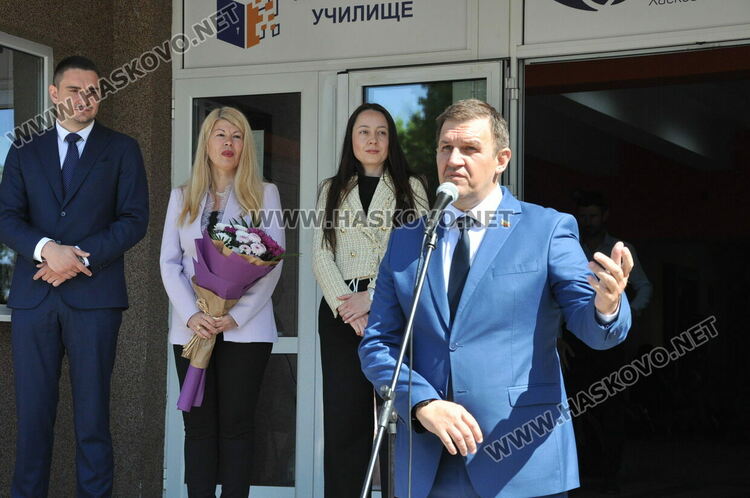 ПМГ &bdquo;Акад. Боян Петканчин&ldquo; изпрати Випуск 2026 с емоционално тържество и много отличия