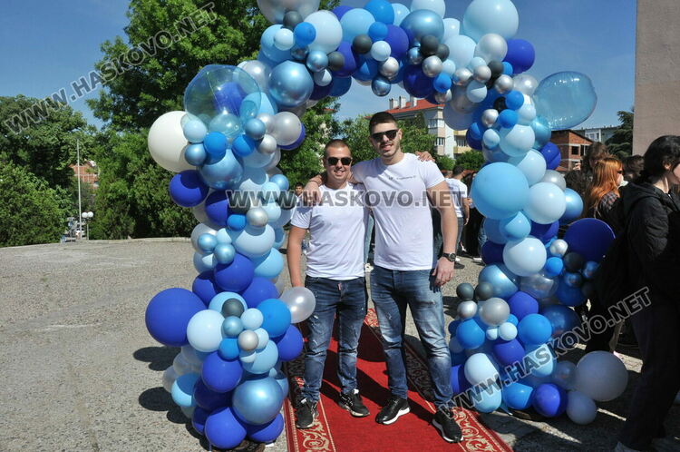 ПМГ &bdquo;Акад. Боян Петканчин&ldquo; изпрати Випуск 2026 с емоционално тържество и много отличия
