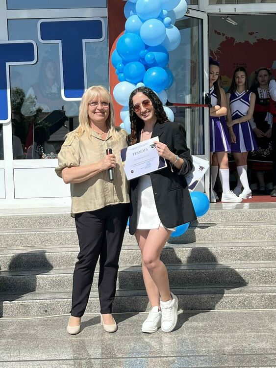 Гимназията по туризъм изпрати Випуск 2026 с емоционално тържество и красив символичен жест