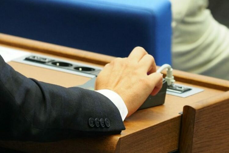 &bdquo;Спешният&ldquo; съдебен закон ще отлежава в парламента поне още две седмици