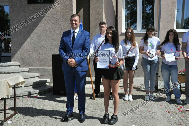 ПМГ &bdquo;Акад. Боян Петканчин&ldquo; изпрати Випуск 2026 с емоционално тържество и много отличия