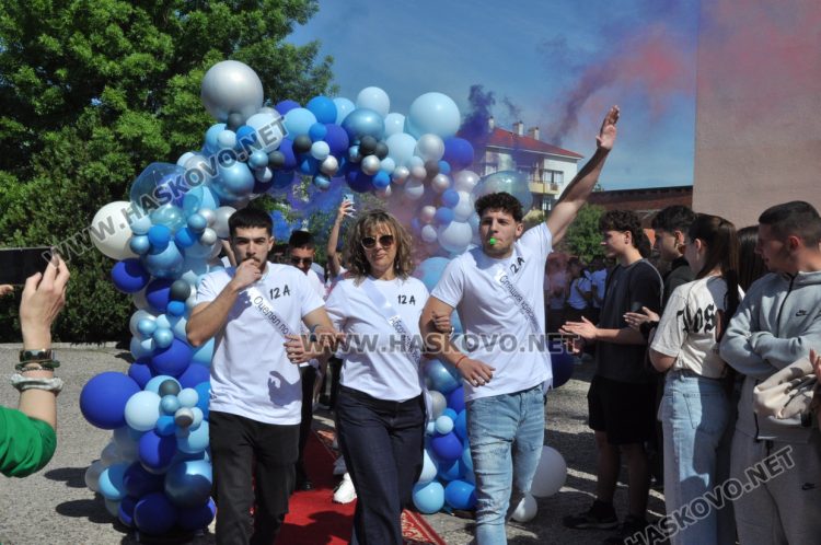 ПМГ &bdquo;Акад. Боян Петканчин&ldquo; изпрати Випуск 2026 с емоционално тържество и много отличия