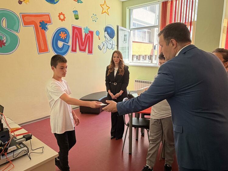 ОУ &bdquo;Шандор Петьофи&ldquo; отвори врати към бъдещето с новия си STEM център