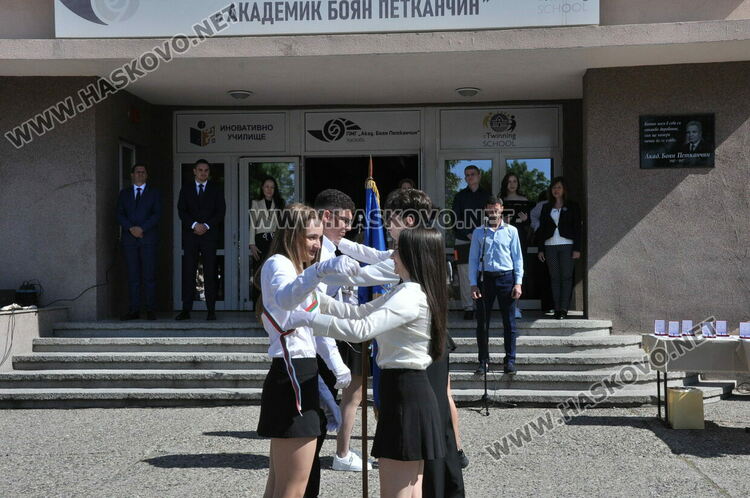 ПМГ &bdquo;Акад. Боян Петканчин&ldquo; изпрати Випуск 2026 с емоционално тържество и много отличия