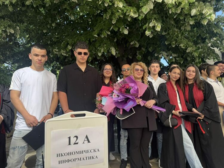 ФСГ &bdquo;Атанас Буров&ldquo; в Хасково отпразнува патронен празник и изпрати Випуск 2026
