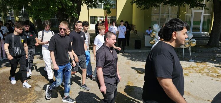 Емоционално изпращане на Випуск 2026 в ПГМЕТ &bdquo;Стойчо и Кица Марчеви&ldquo; в Хасково