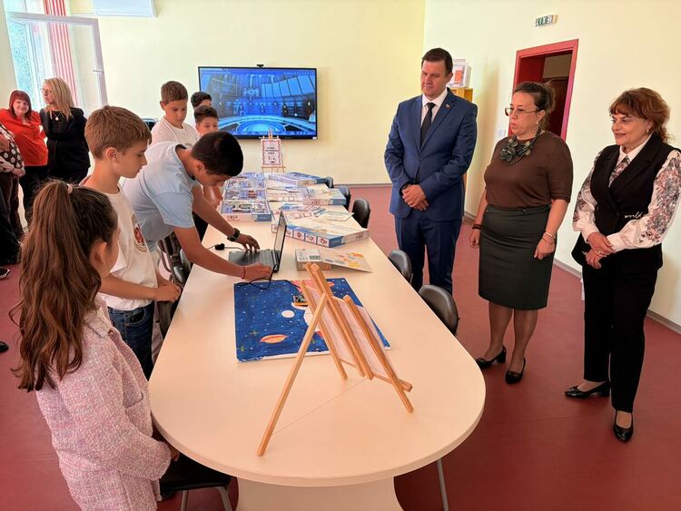 ОУ &bdquo;Шандор Петьофи&ldquo; отвори врати към бъдещето с новия си STEM център