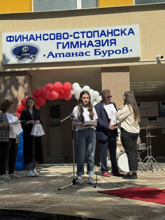 ФСГ &bdquo;Атанас Буров&ldquo; в Хасково отпразнува патронен празник и изпрати Випуск 2026