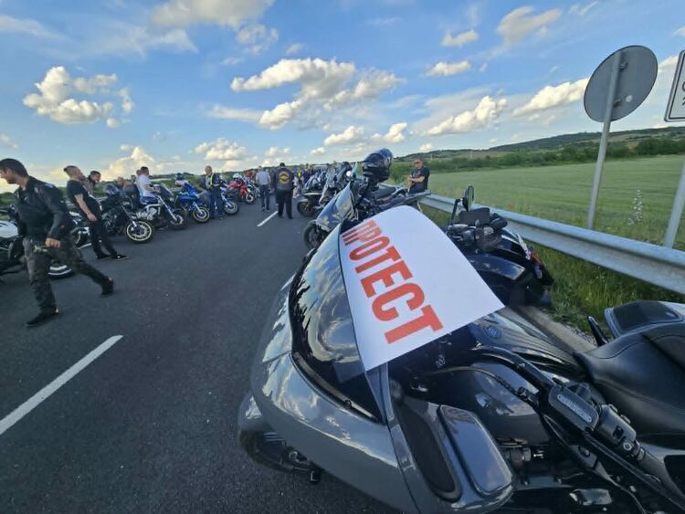 Пътят за Гърция под блокада: Мотористи скочиха срещу високите застраховки