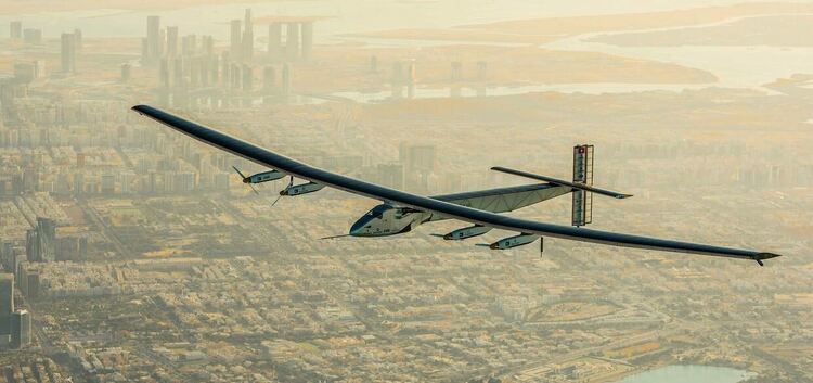 Solar Impulse 2 влезе в историята, обикаляйки земното кълбо през 2016 г