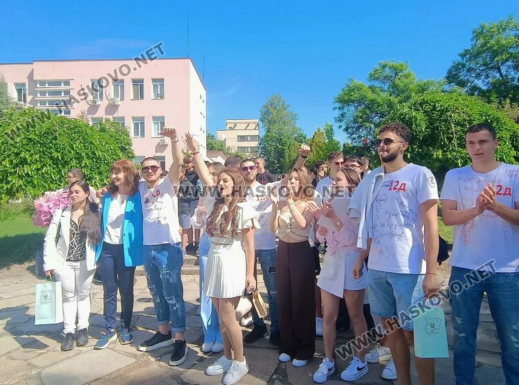 ПГДС &bdquo;Цар Иван Асен II&ldquo; в Хасково изпрати Випуск 2026 с емоционално тържество и много награди
