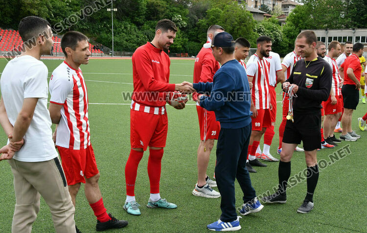 ФК &bdquo;Хасково&ldquo; вдигна шампионската купа