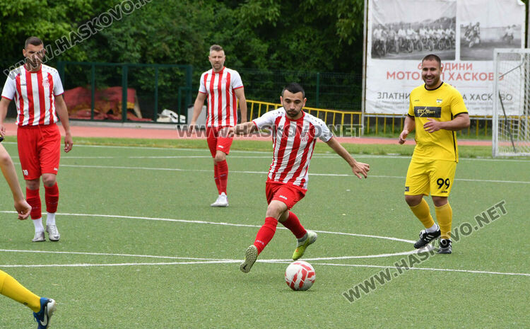 ФК &bdquo;Хасково&ldquo; вдигна шампионската купа